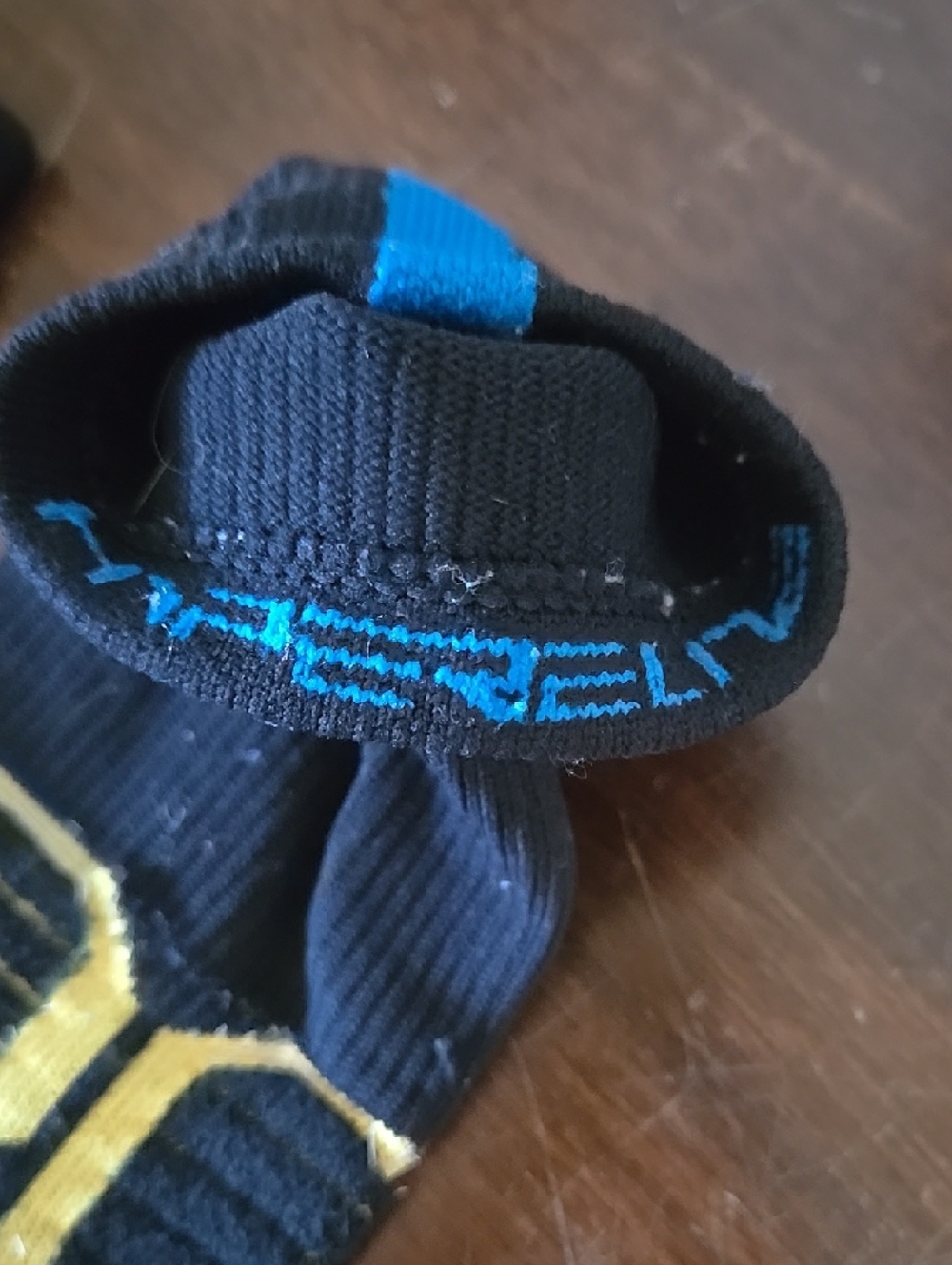 Nike Med Boy Hyperelite Circuit Crew Socks Black Blue Yellow ULTRA RARE STYLE - Picture 7 of 16